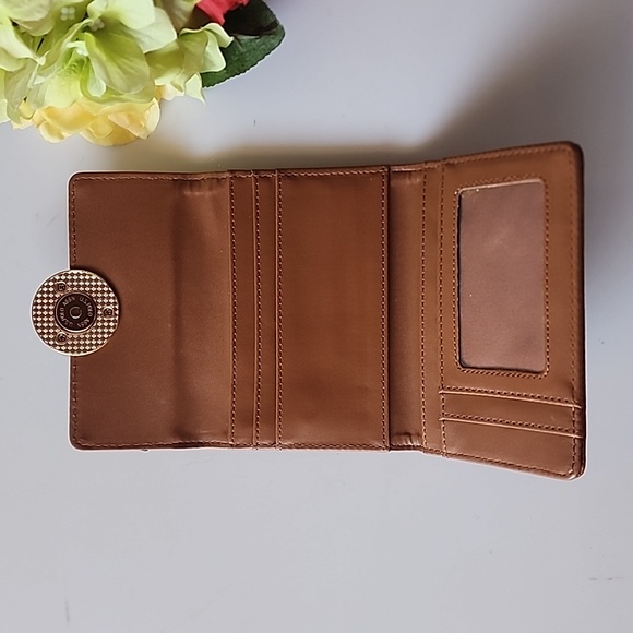 ☆Ellen Tracy, Womens Wallet.☆ - Picture 3 of 9